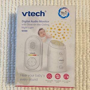 VTech Digital Audio Monitor with Glow-on-Ceiling Night Light - White